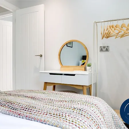 Beam End - Modern 2-bedroom Stone Semesterbostad *
