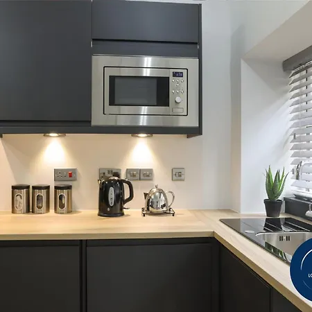 Beam End - Modern 2-bedroom Stone Semesterbostad *