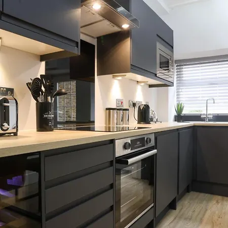 Beam End - Modern 2-bedroom Stone Semesterbostad *
