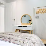 Beam End - Modern 2-bedroom Stone Holiday home *