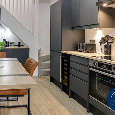 Beam End - Modern 2-bedroom Stone Snainton