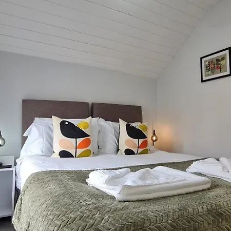 Beam End - Modern 2-bedroom Stone Snainton