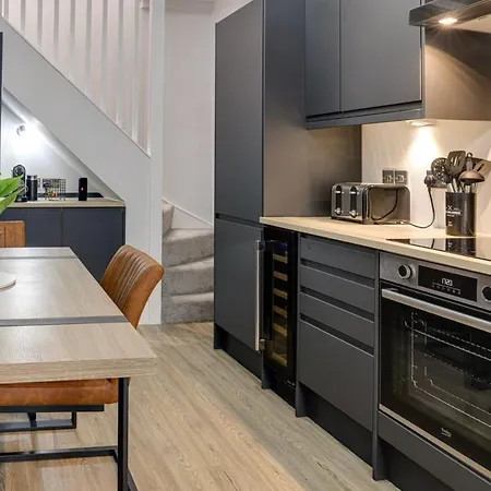 Beam End - Modern 2-bedroom Stone