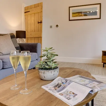 Prázdninový dům Beam End - Modern 2-bedroom Stone