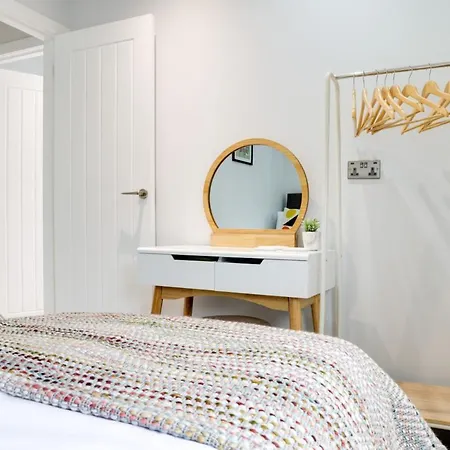 Beam End - Modern 2-bedroom Stone * Snainton