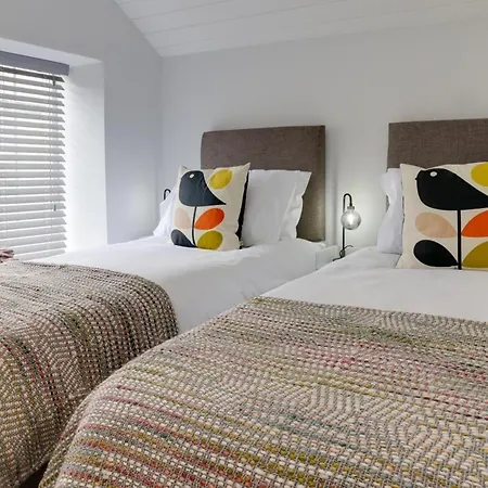 بيت للعطل Beam End - Modern 2-bedroom Stone