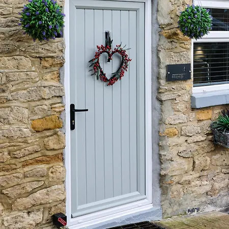 Beam End - Modern 2-bedroom Stone * Snainton
