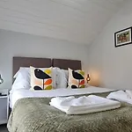 Beam End - Modern 2-bedroom Stone Snainton