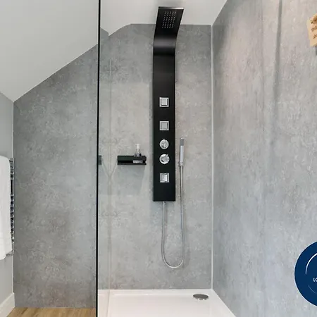 Beam End - Modern 2-bedroom Stone Casa de Férias *