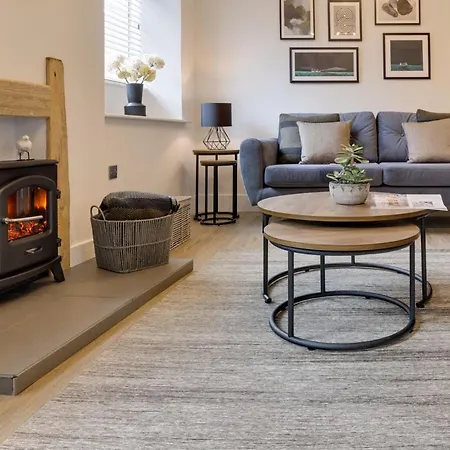 Beam End - Modern 2-bedroom Stone *