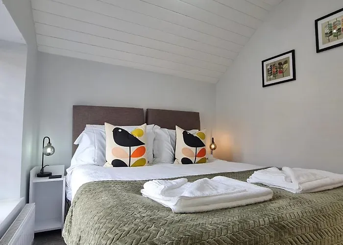 Beam End - Modern 2-bedroom Stone Snainton